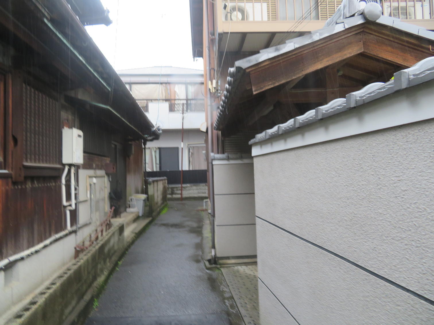 梶原の住宅地内に残る細い道