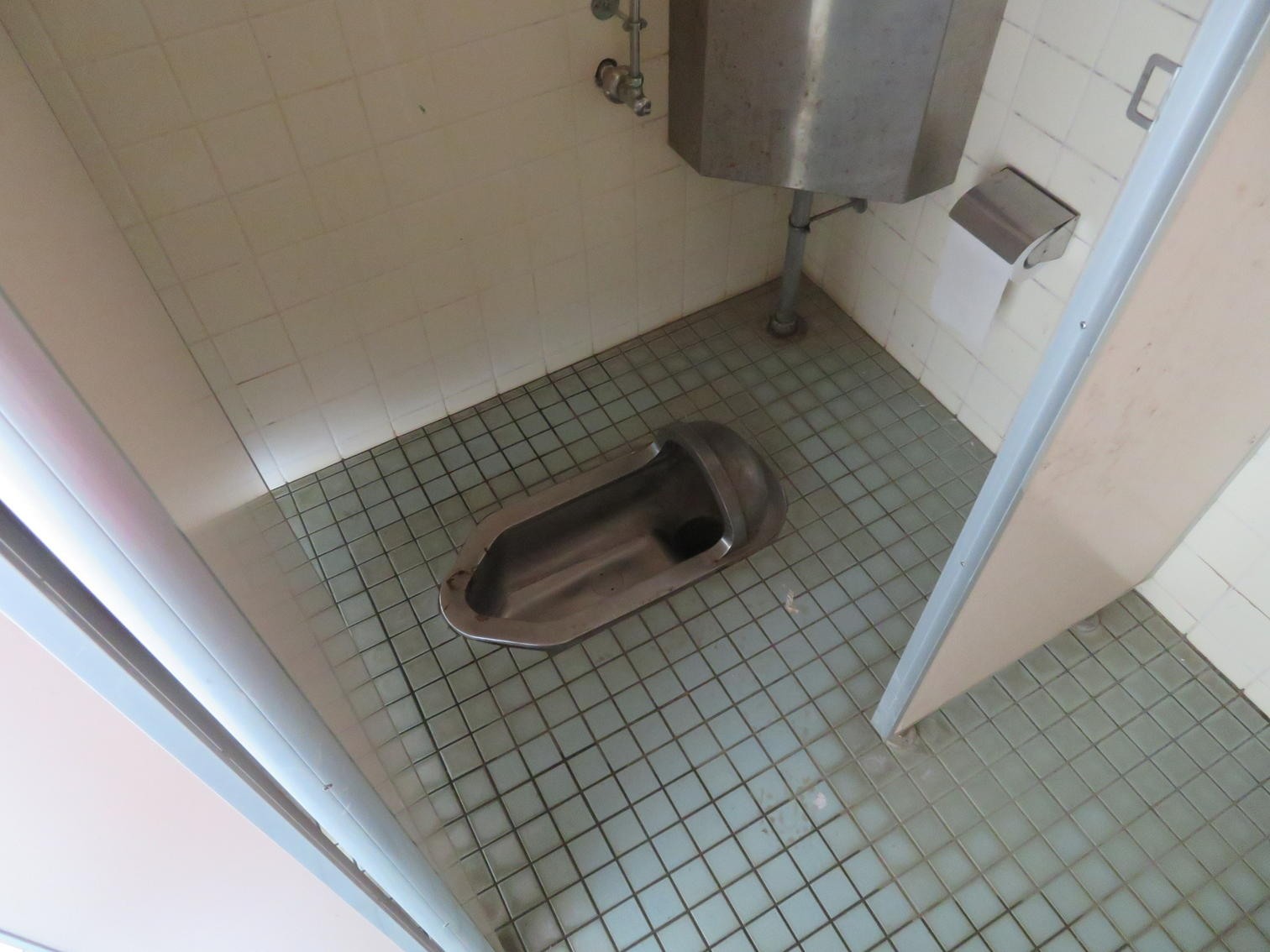 春日町公園の公衆トイレにある和式便器