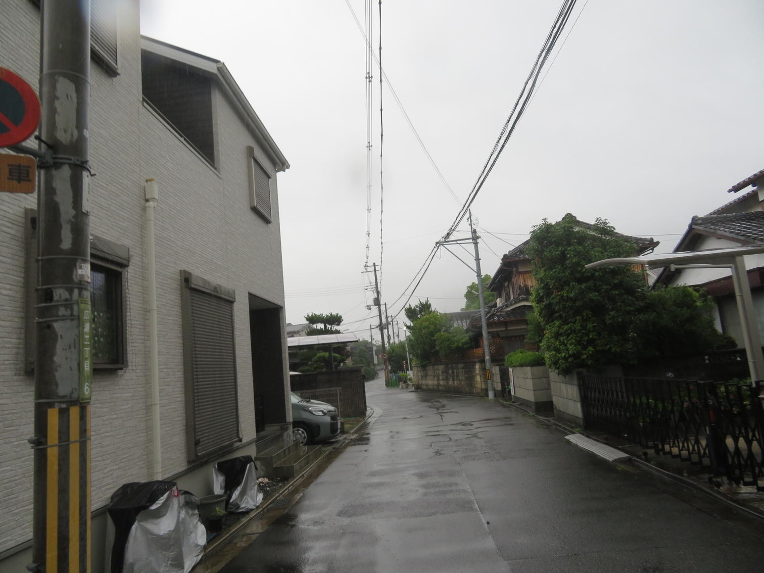 街区表示がある島本町広瀬三丁目の住宅街
