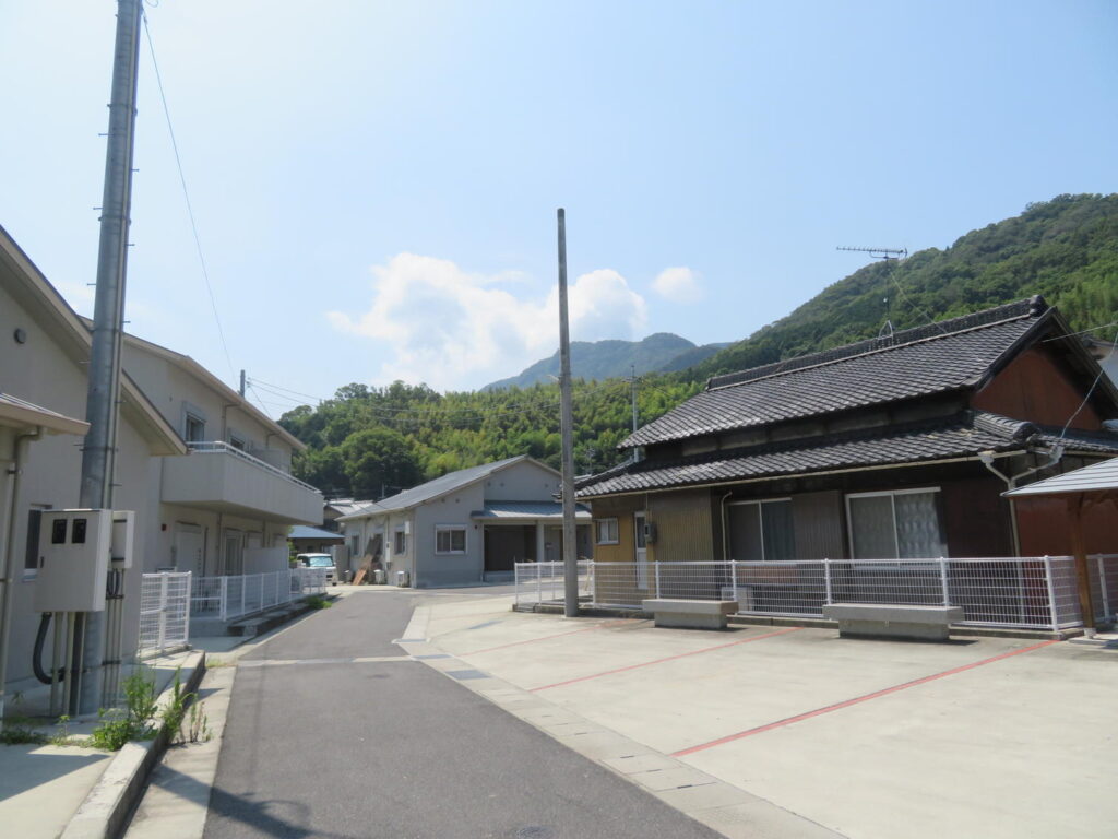 大部団地内の道路と住宅