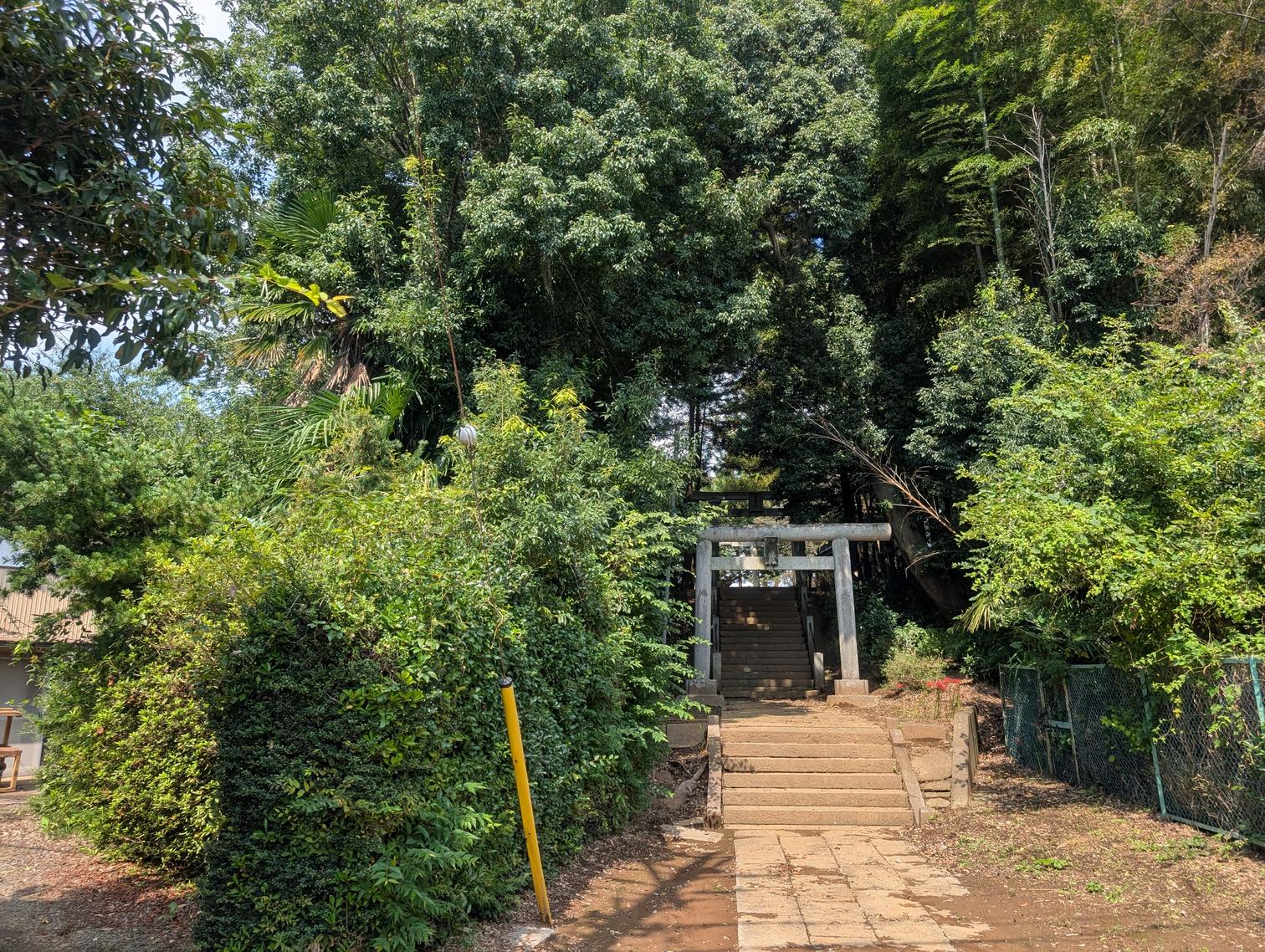 愛宕神社の鳥居と石段。